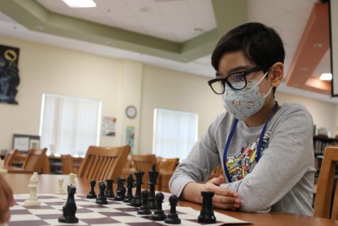 Using his knight to a key tactical square, Brejesh Chakrabarti attacks Kossove’s queen. “Analyzing my opponent’s openings in online chess databases is the main way I learn to win,” Chakrabarti said
